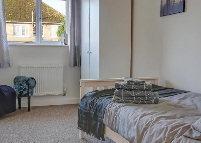Didcot- Private Flat With Garden & Parking 04