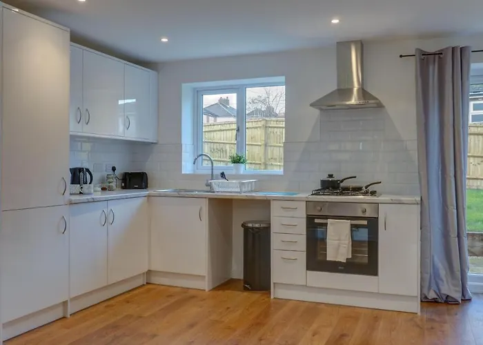 Didcot- Private Flat With Garden & Parking 04
