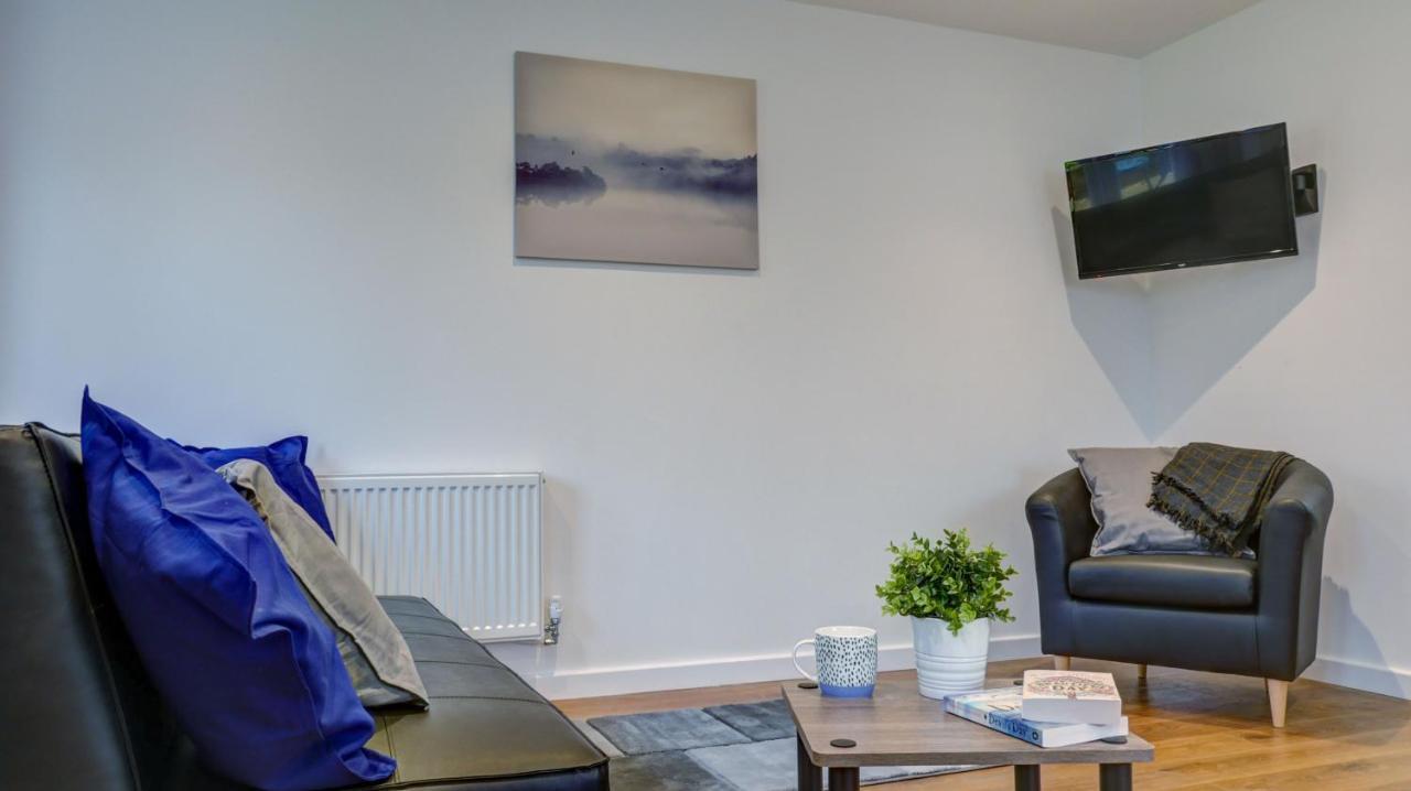 Didcot- Private Flat With Garden & Parking 04